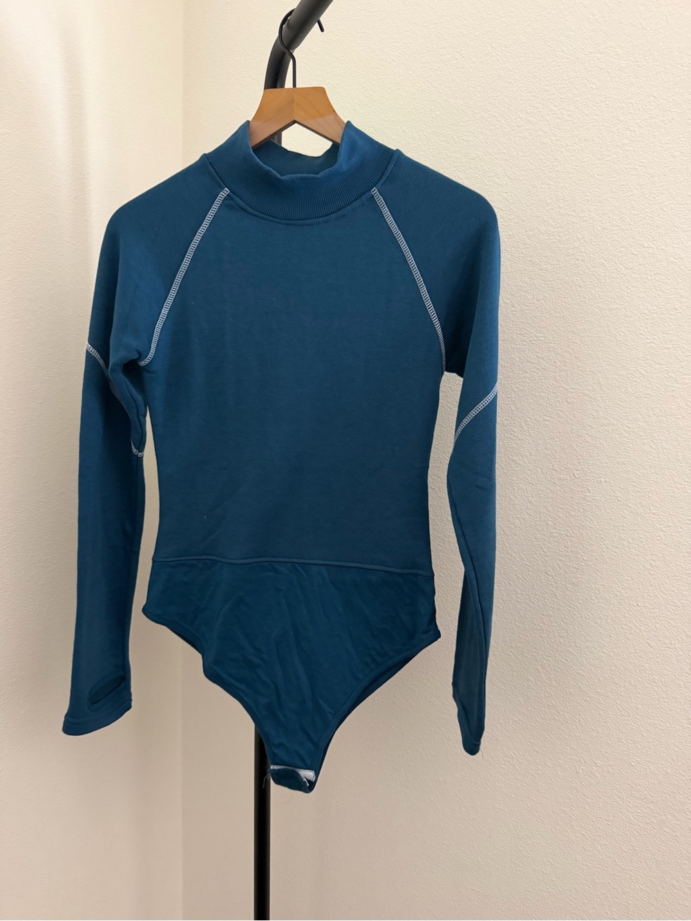 PrettyLittleThing Teal Ribbed Knit Joggers and Fitted Top Set - Picture 2 of 4